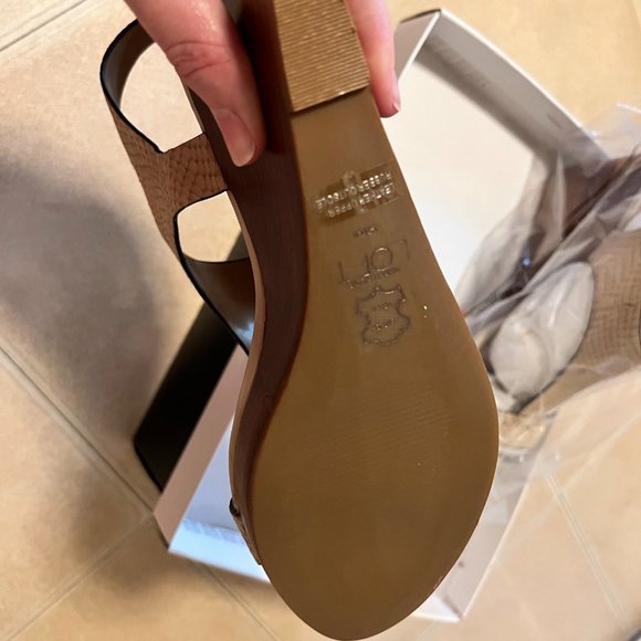 NWT! Loft Wedge Sandal, Taupe Reptile - Size 9 - Picture 5 of 5